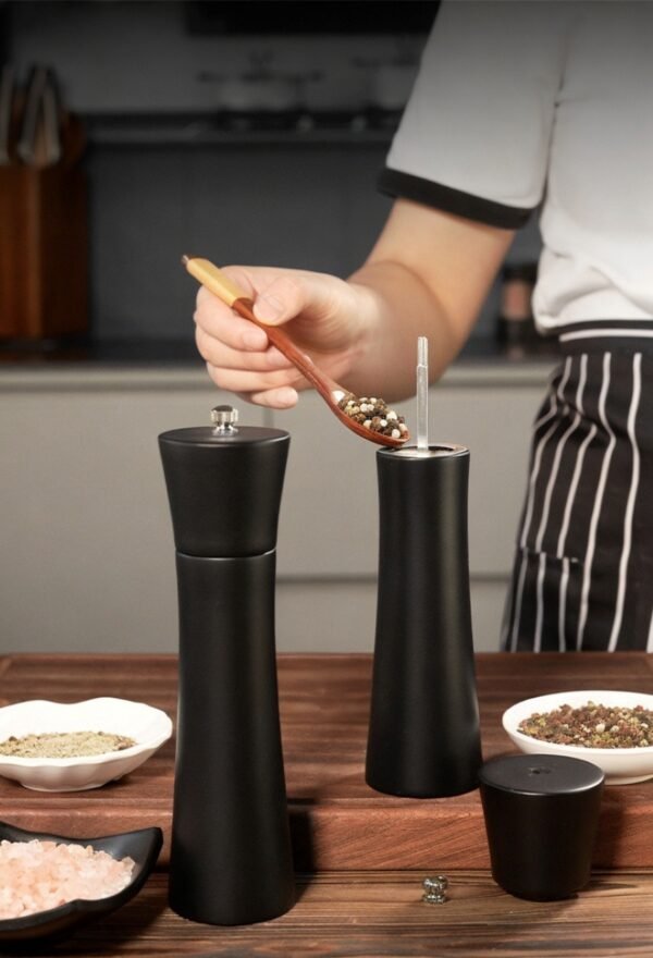 Minimalistic Black Pepper&Salt Grinder Set